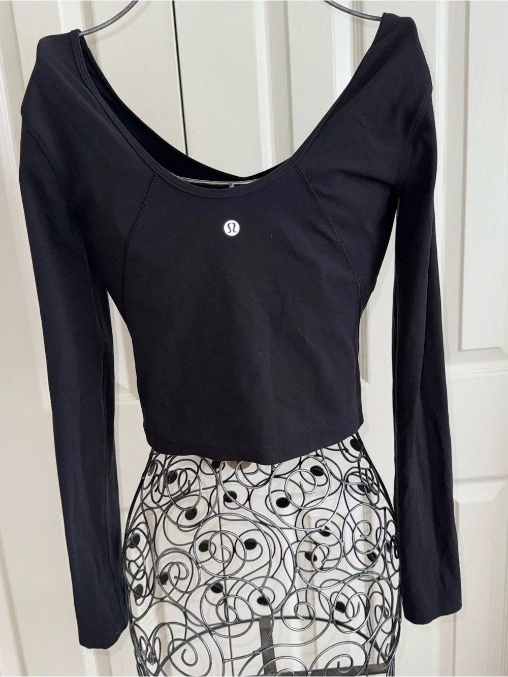 lululemon athletica Black Long-Sleeve Scoop-Neck Crop Top.